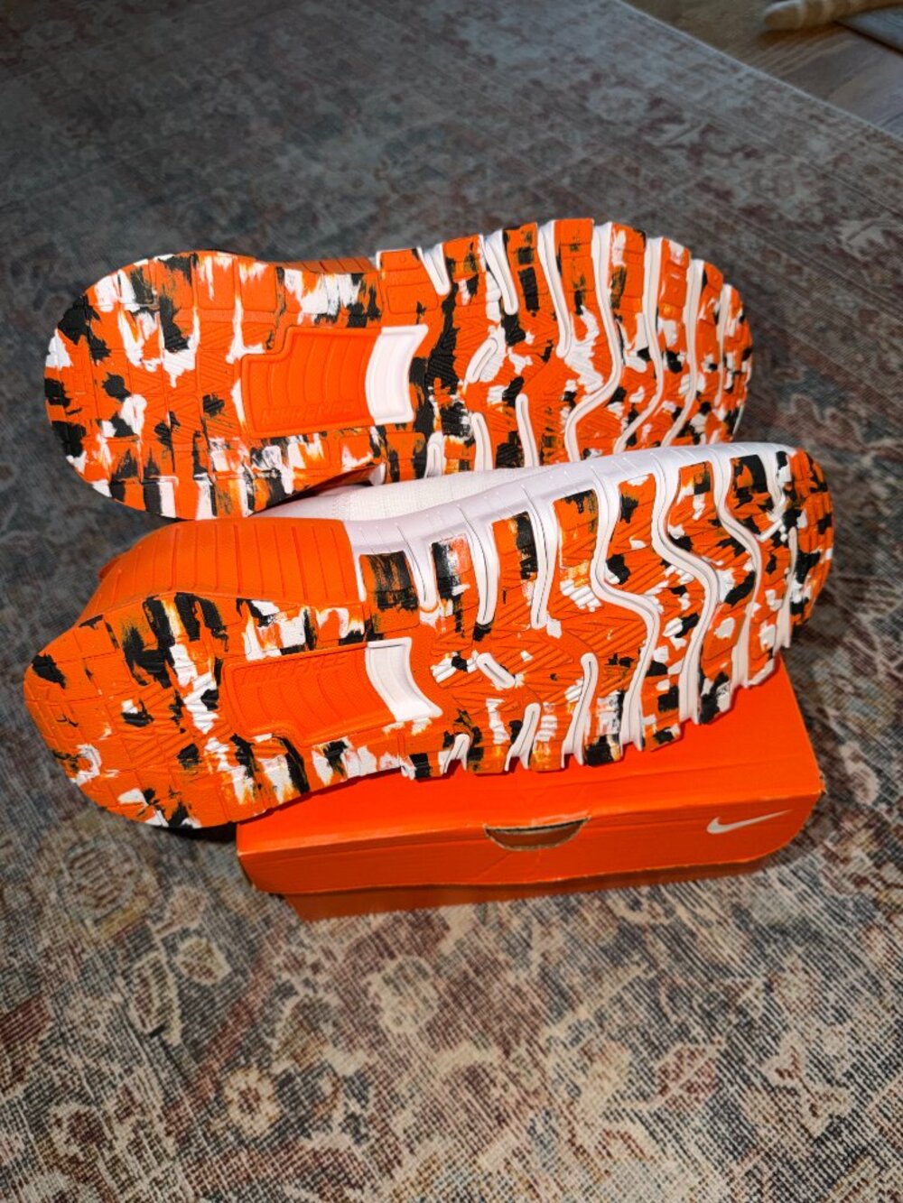 Nike Free Metcon 5 White/Safety Orange - Men's Size 11 (New in Box) - Picture 4 of 7